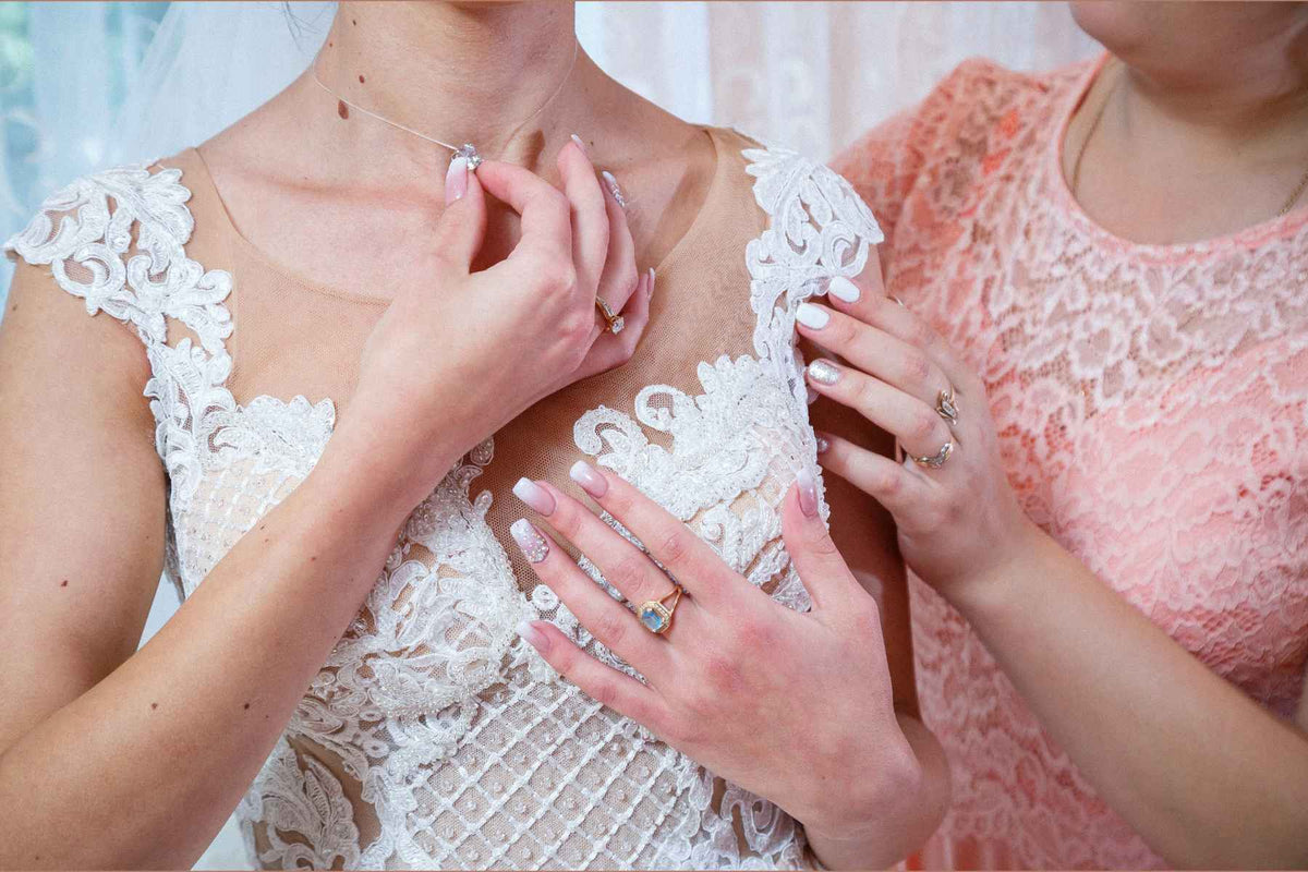 Joyas para la novia: los aretes y el collar para el día de tu boda