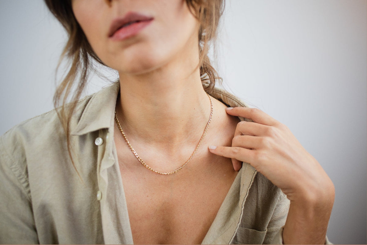 Cadenas de oro para mujer: elige la que será tuya por años