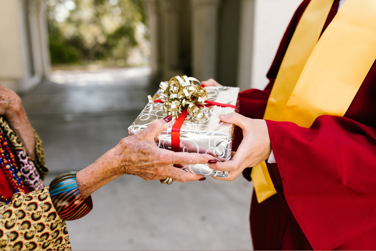 Regalo de graduación: la joya que marca su primer gran logro