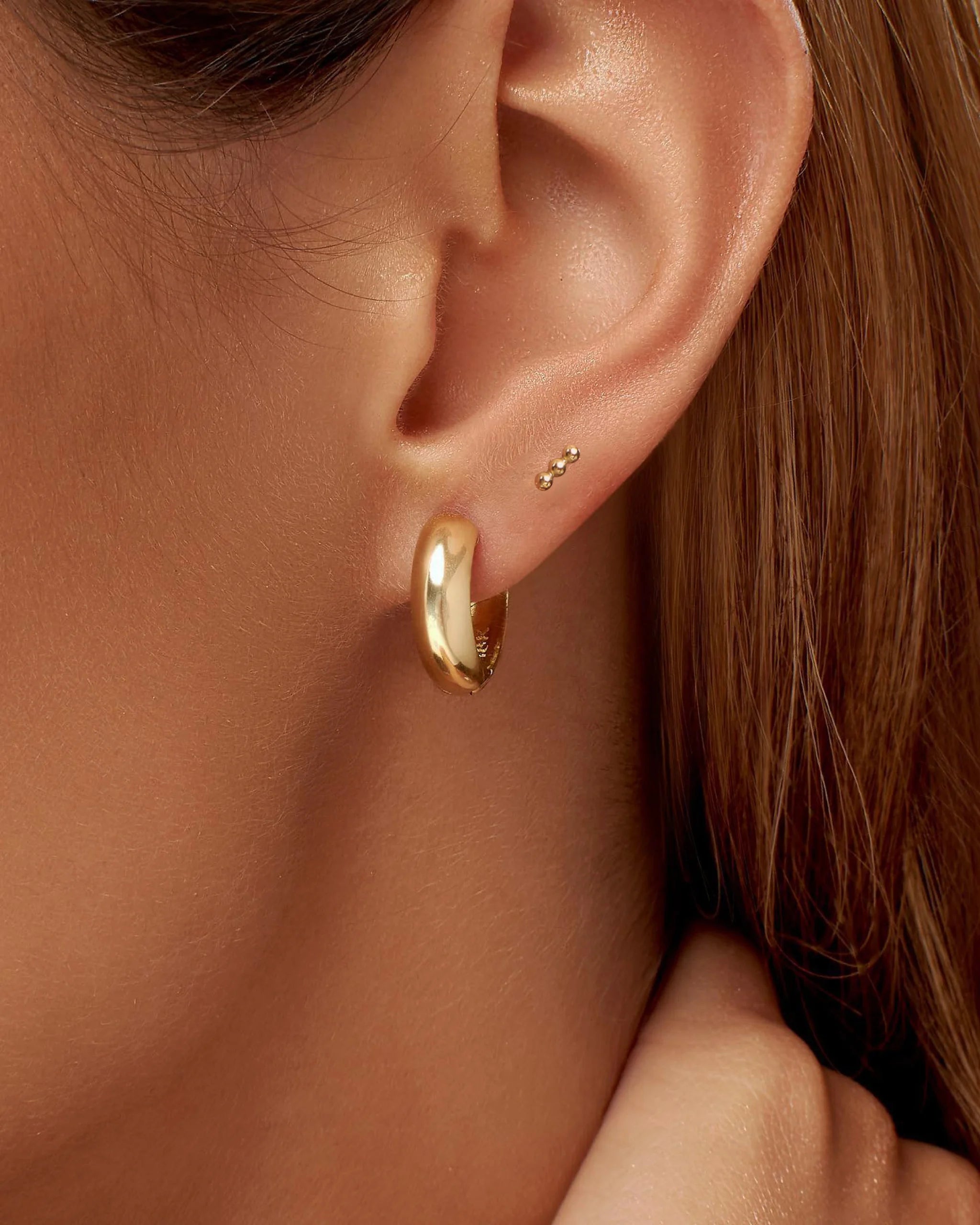 ARETES PIERCING 3 BOLITAS EN LÍNEA EN ORO 18K - Gallery 2