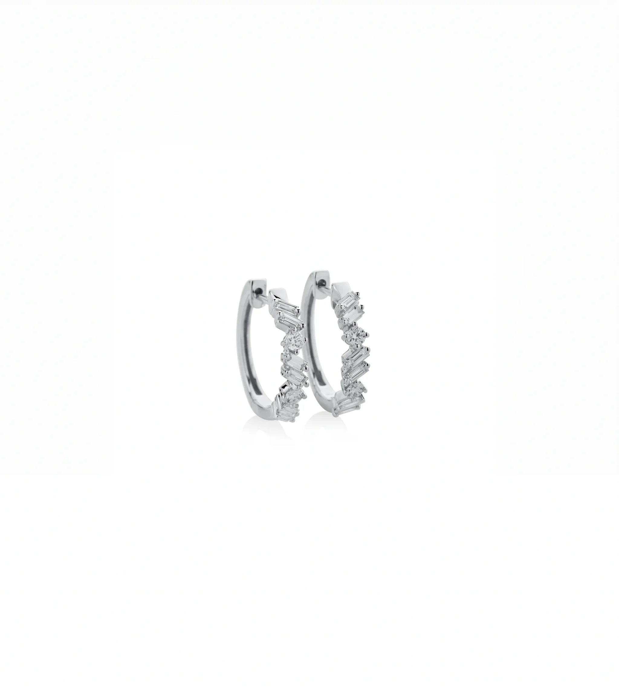 ARGOLLAS DIAMANTES BAGUETTE DIAGONALES EN ORO BLANCO 18K - Gallery 1