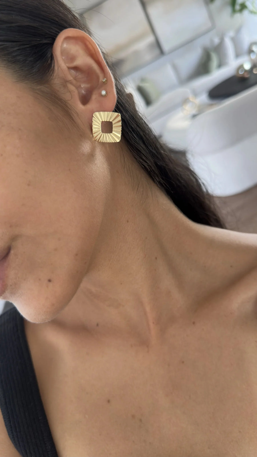 ARETES ONDEADO ROMBO EN ORO 18K - Image 2