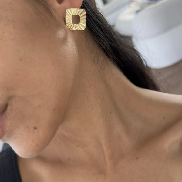 ARETES ROMBO DIAMANTADO EN ORO 18K - Secondary