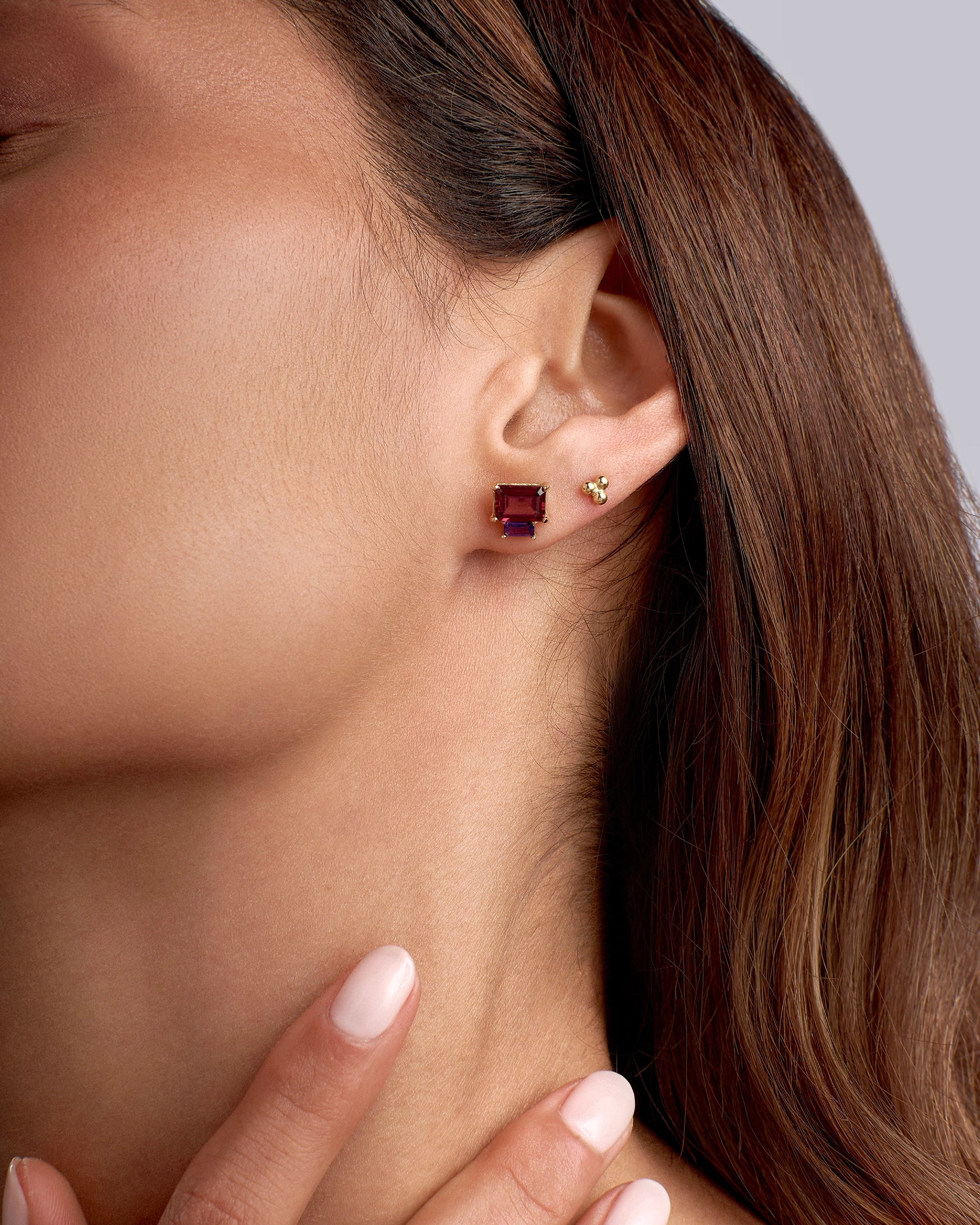 ARETES PIERCING 3 BOLITAS EN TRIÁNGULO EN ORO 18K - Gallery 2