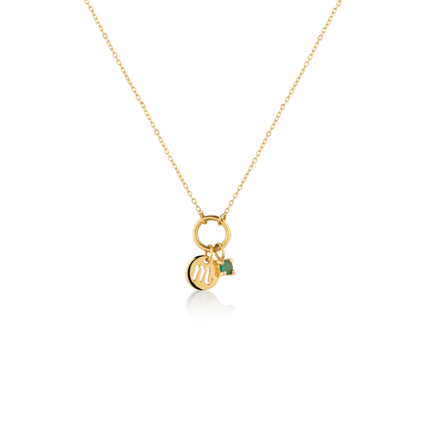 COLLAR ARO CON PLACA INICIAL M Y ESMERALDA EN ORO 18K