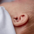 Aretes de oro pequeños para bebé