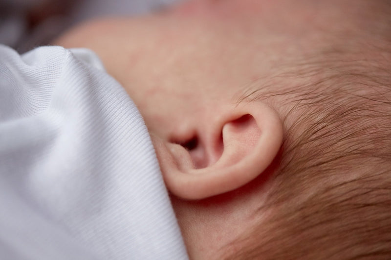 Aretes de oro pequeños para bebé