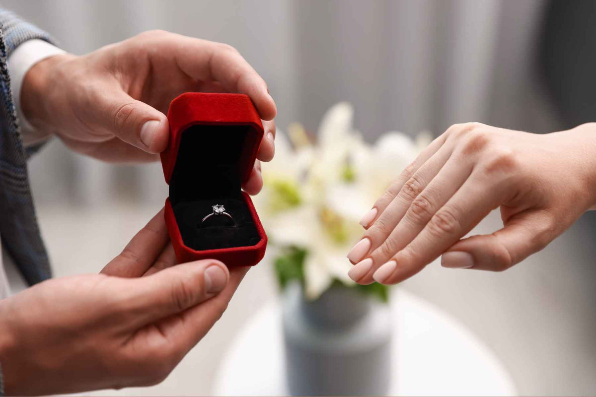 Un anillo de compromiso tan único como ella