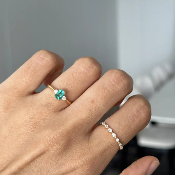 ANILLO ESMERALDA BAGUETTE Y DIAMANTES EN ORO 18K - Secondary
