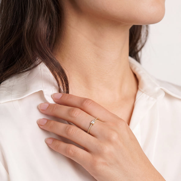 ANILLO DIAMANTES BAGUETTE Y DIAMANTES LATERALES EN ORO 18K - Secondary