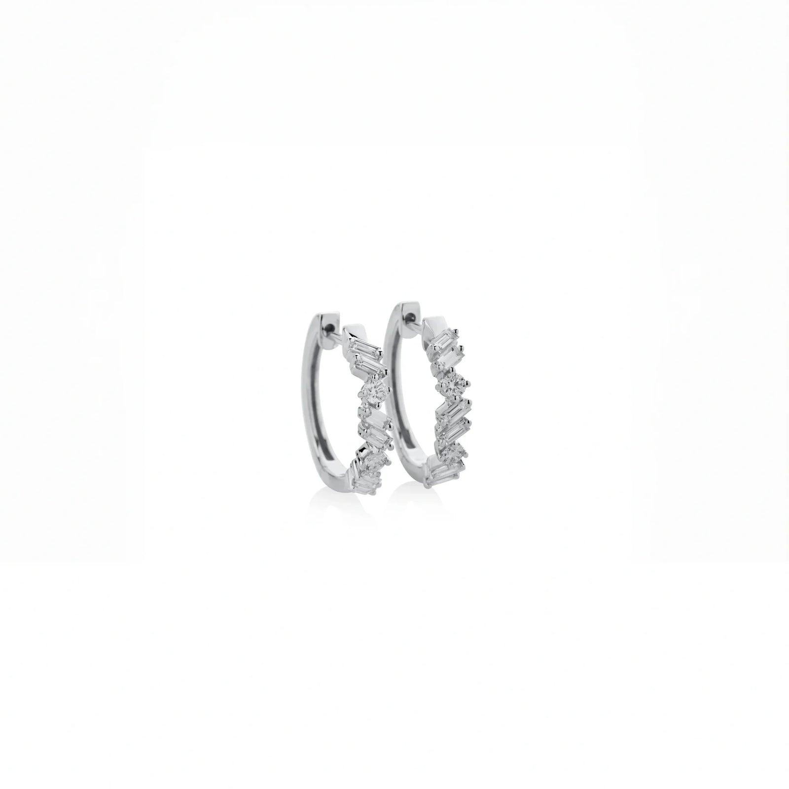 ARGOLLAS DIAMANTES BAGUETTE DIAGONALES EN ORO BLANCO 18K - Image 1