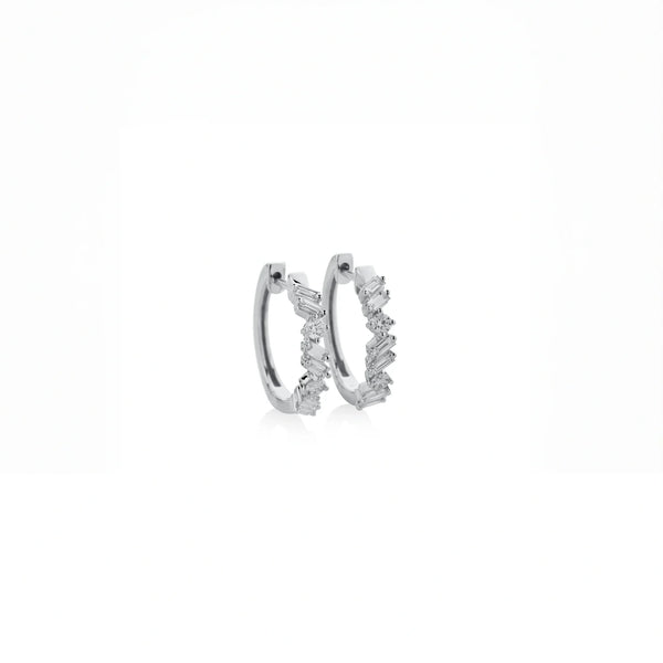 ARGOLLAS DIAMANTES BAGUETTE DIAGONALES EN ORO BLANCO 18K