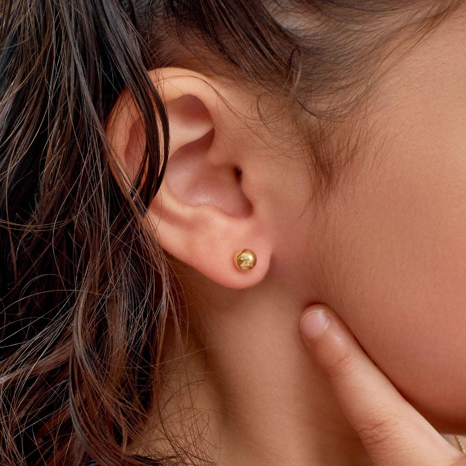 ARETES BEBÉ BOLITA EN ORO 18K - Image 3
