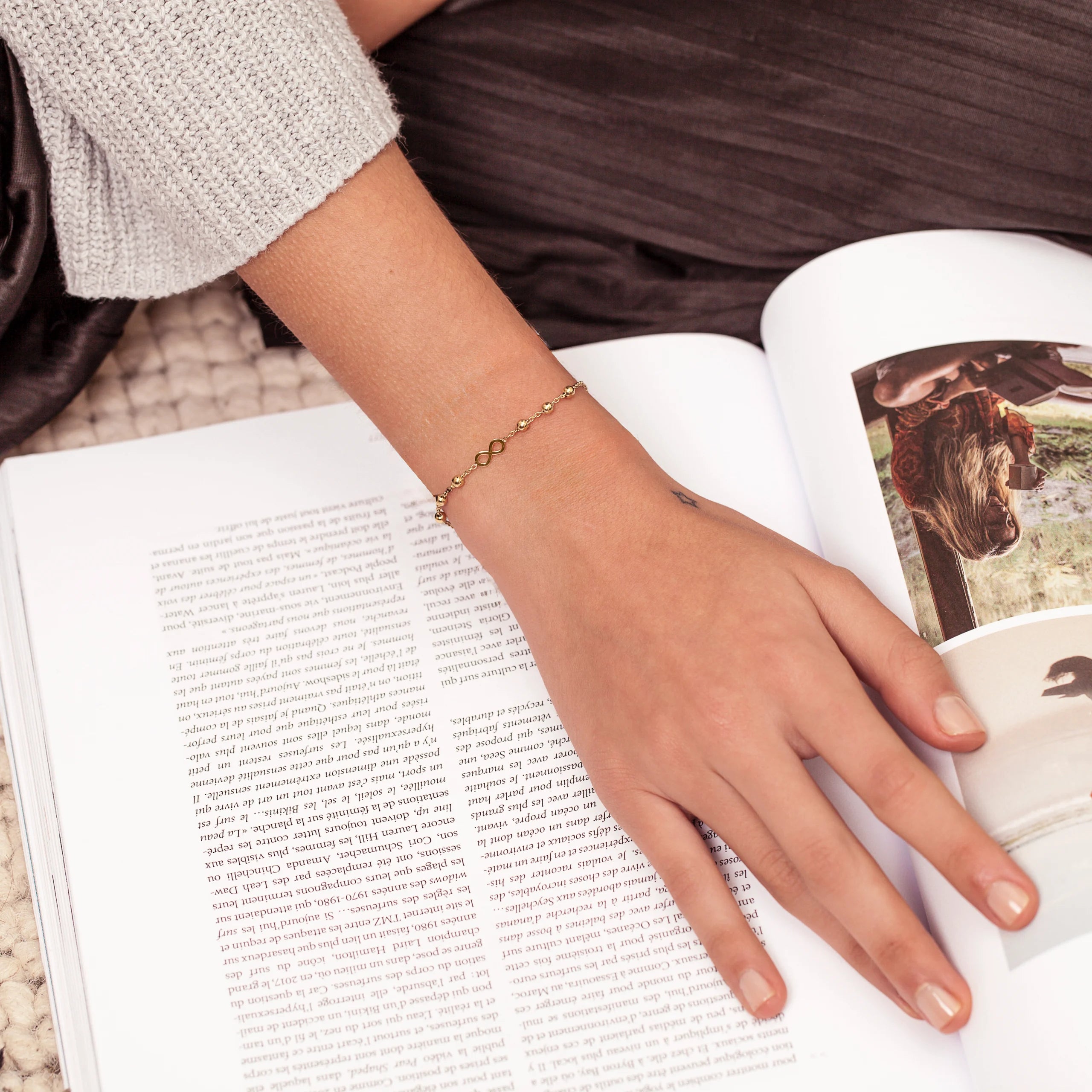 PULSERA BOLITAS CON INFINITO EN ORO 18K - Gallery 2