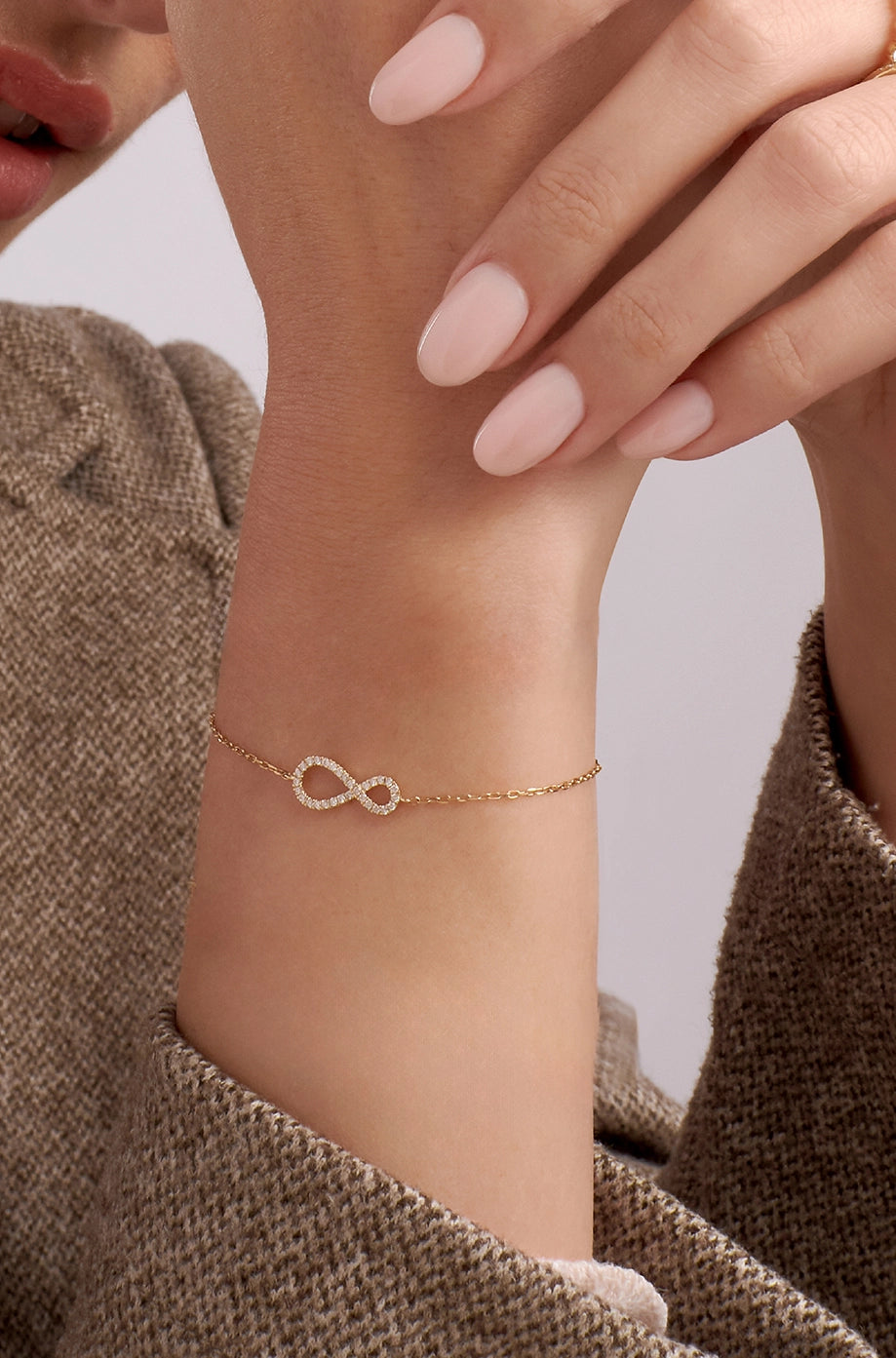 PULSERA DIAMANTES INFINITO EN ORO 18K - Gallery 2